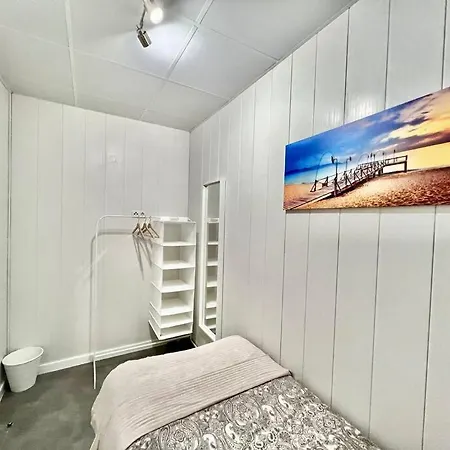 Апартаменты Cozy Next To Metro La Salut