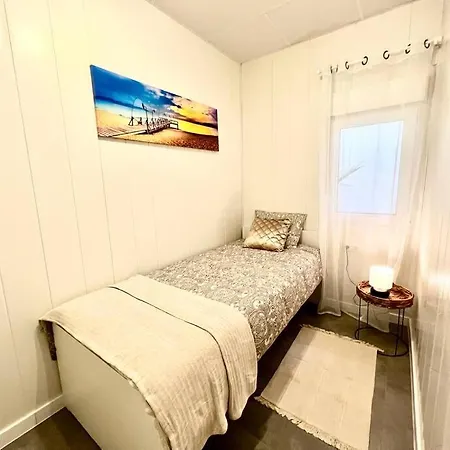 Cozy Next To Metro La Salut Апартаменты *